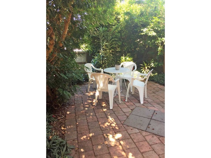 1/4 Kalinda Avenue, Mooloolaba QLD 4557