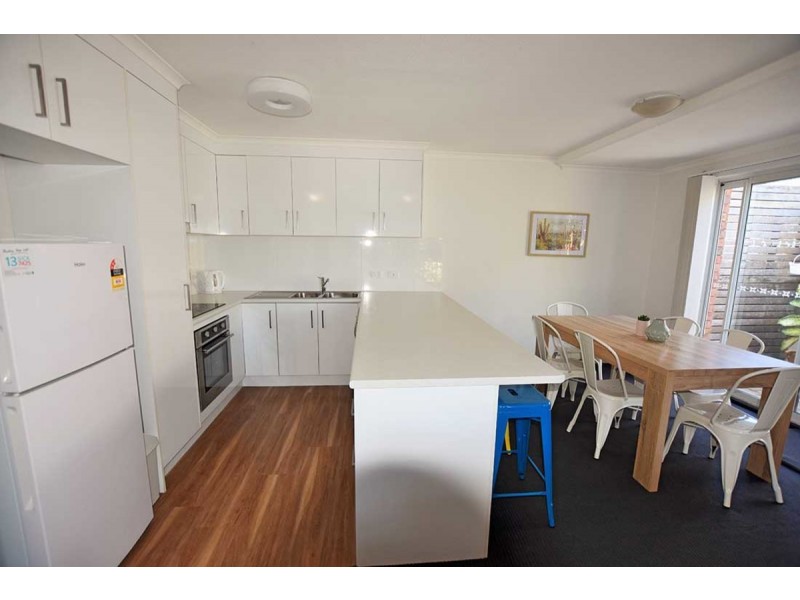 1/4 Kalinda Avenue, Mooloolaba QLD 4557