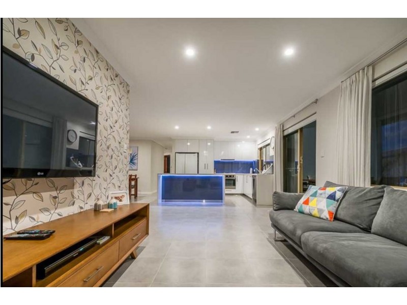 8 Loftia View, Clarkson WA 6030