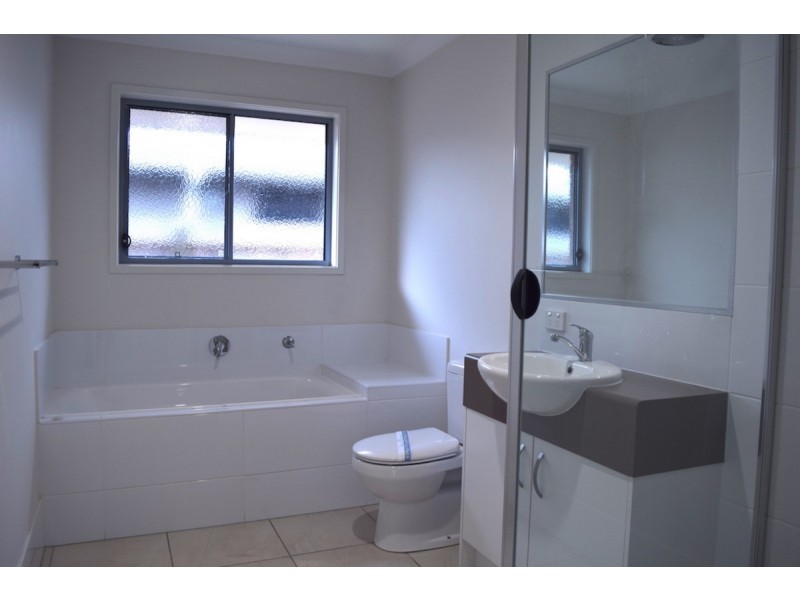 60 Dixon Drive, Pimpama QLD 4209