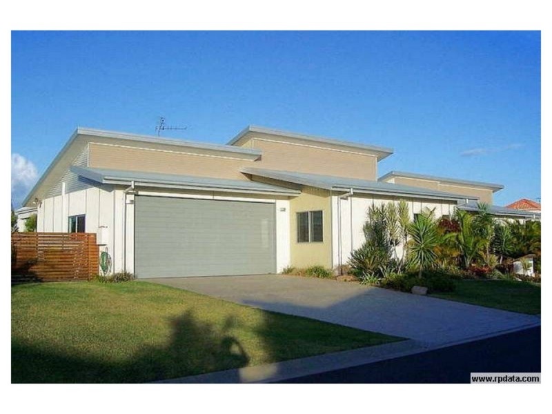 4 Maldives Place, Kawana Island QLD 4575