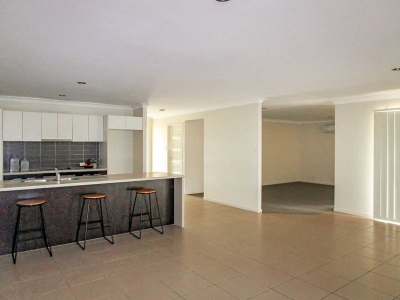 5 Robinia Court, Morayfield QLD 4506