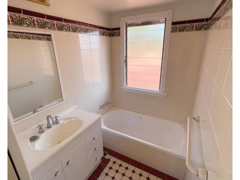 345 Oxley Road, Graceville QLD 4075