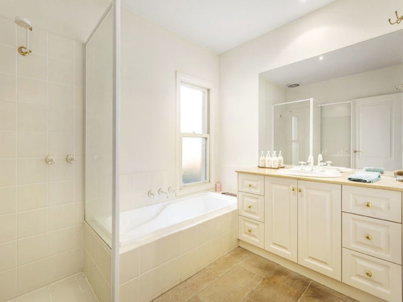 2/2 Clifton Grove, Hawthorn East VIC 3123