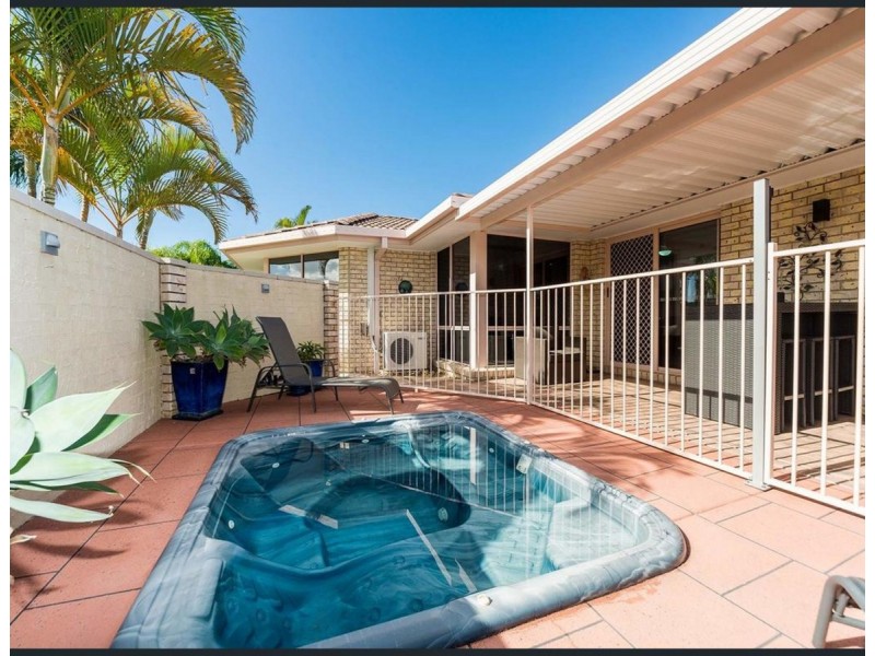 1 Maidstone Place, Parkwood QLD 4214