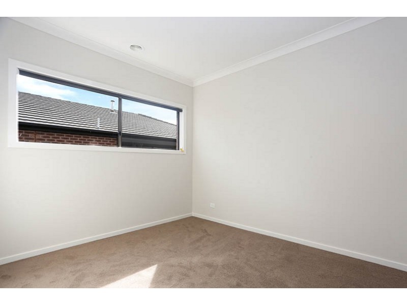 16 Opal Street, Melton South VIC 3338