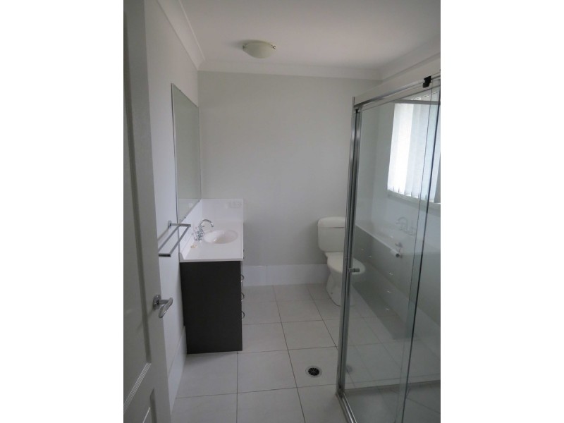 4 Courtney Street East, Rothwell QLD 4022