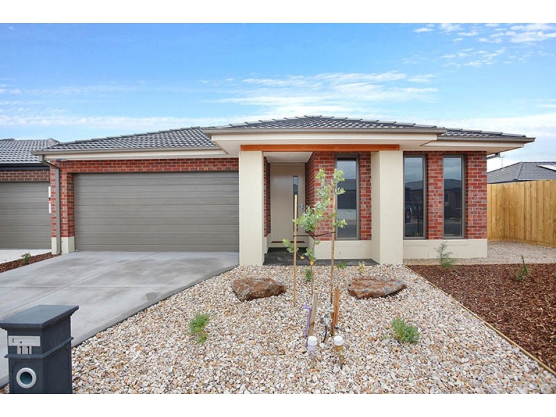 8 Rochester Street, Mickleham VIC 3064
