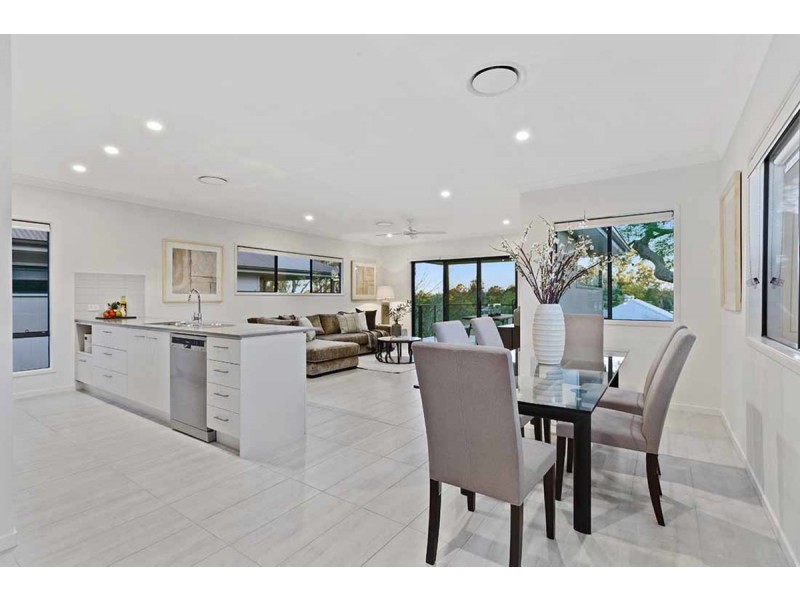 40 Ellen Street, Oxley QLD 4075