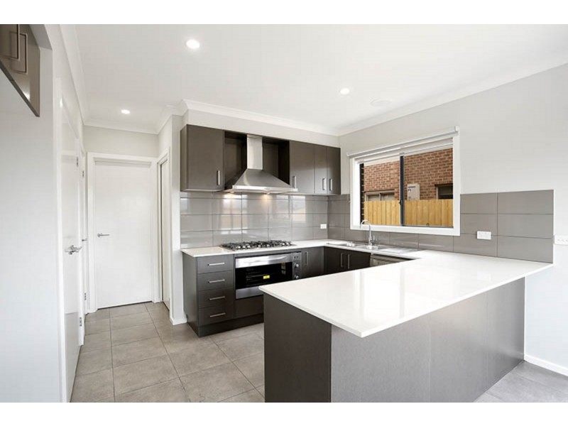 14 Gromark Street, Rockbank VIC 3335