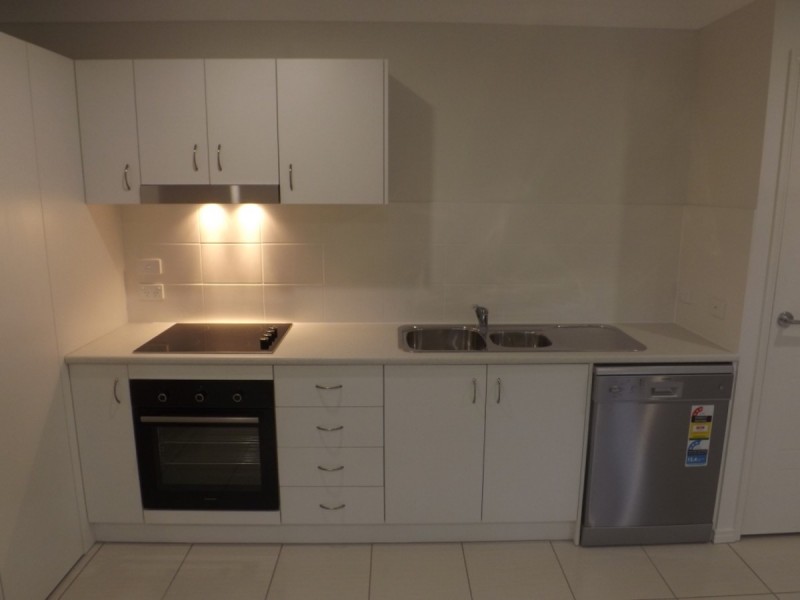 2/6 Melville Street, Brassall QLD 4305