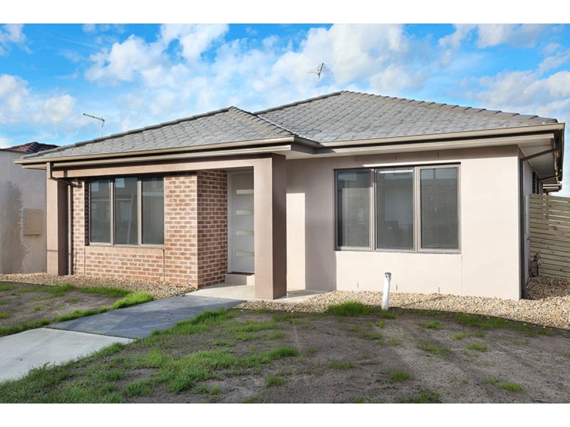 12 Topaz Way, Officer VIC 3809