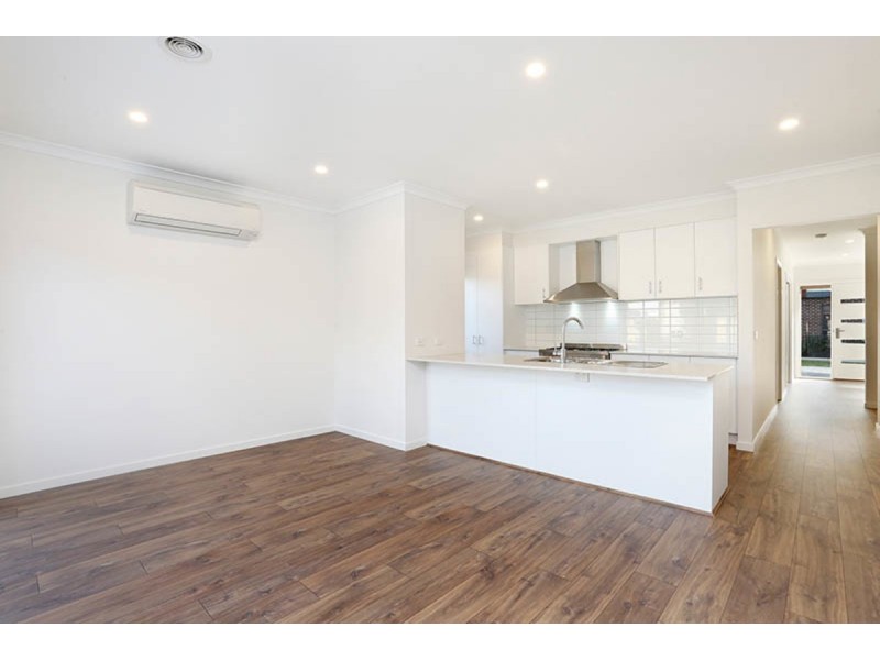 12 Topaz Way, Officer VIC 3809