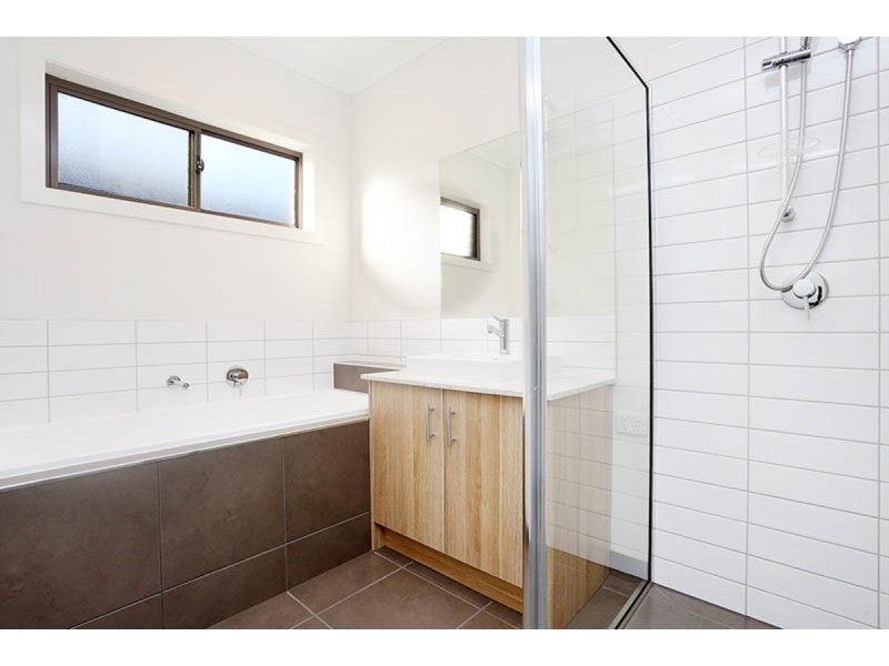 12 Topaz Way, Officer VIC 3809