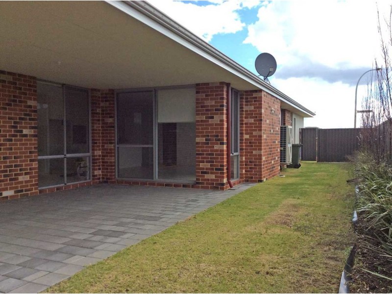 8 Kennerton Avenue, Landsdale WA 6065