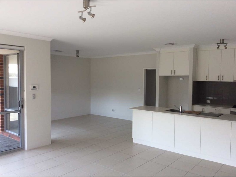 8 Kennerton Avenue, Landsdale WA 6065