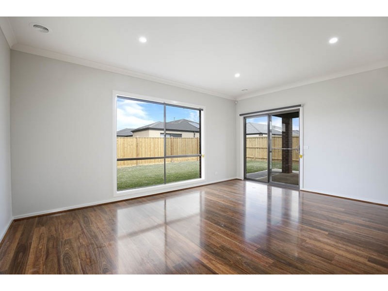 40 Primrose Crescent, Mickleham VIC 3064