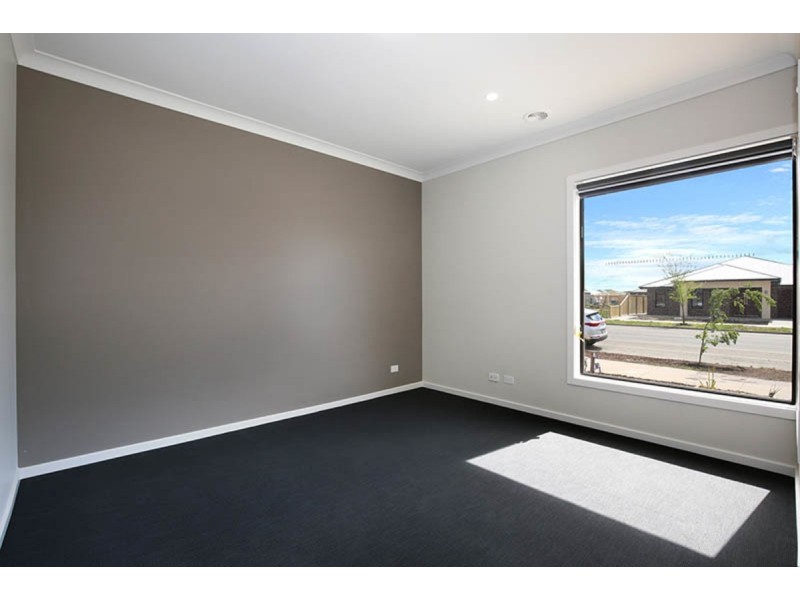 40 Primrose Crescent, Mickleham VIC 3064