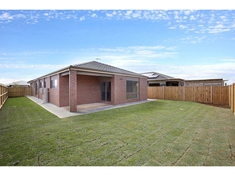 40 Primrose Crescent, Mickleham VIC 3064