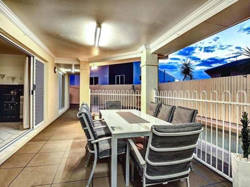 4 Arncliffe Close, Carindale QLD 4152