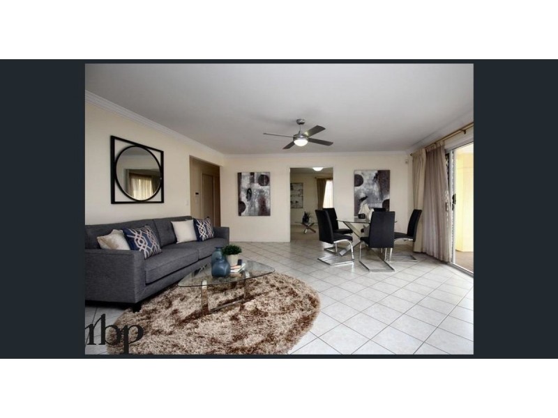 4 Arncliffe Close, Carindale QLD 4152