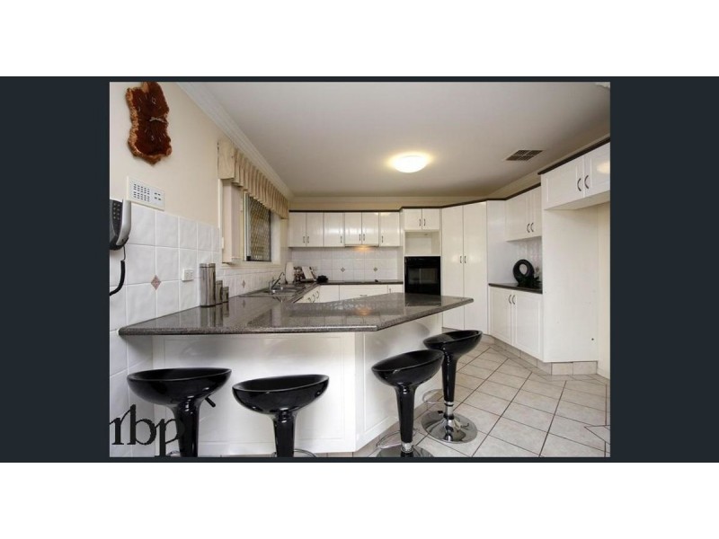 4 Arncliffe Close, Carindale QLD 4152
