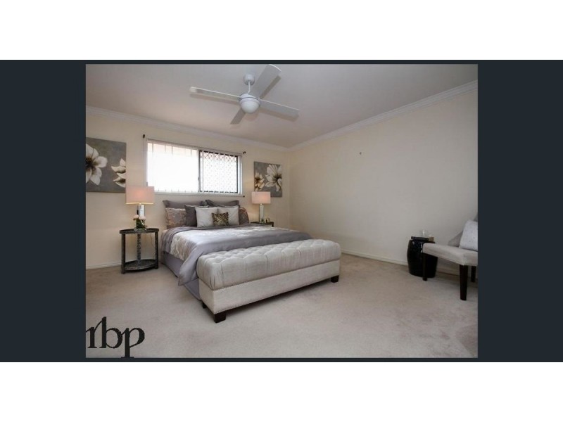 4 Arncliffe Close, Carindale QLD 4152