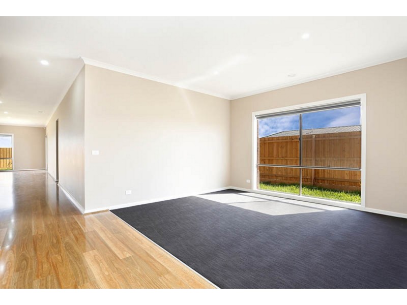 20 Blakewater Crescent, Melton South VIC 3338