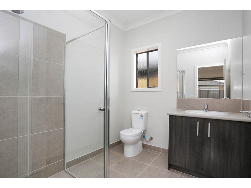 20 Blakewater Crescent, Melton South VIC 3338