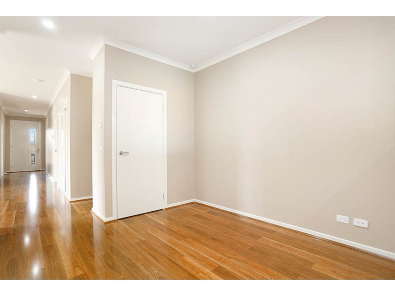 20 Blakewater Crescent, Melton South VIC 3338