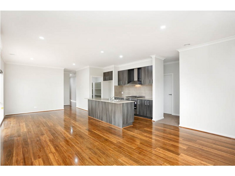 20 Blakewater Crescent, Melton South VIC 3338