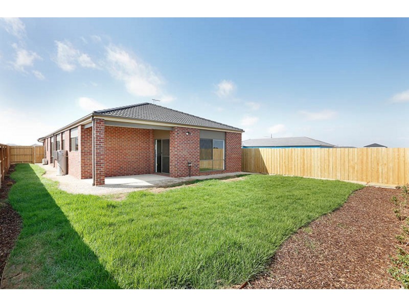 20 Blakewater Crescent, Melton South VIC 3338