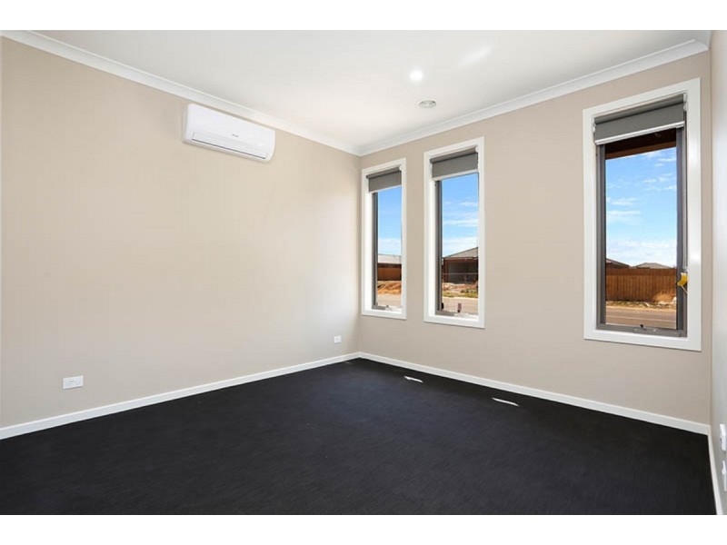 20 Blakewater Crescent, Melton South VIC 3338