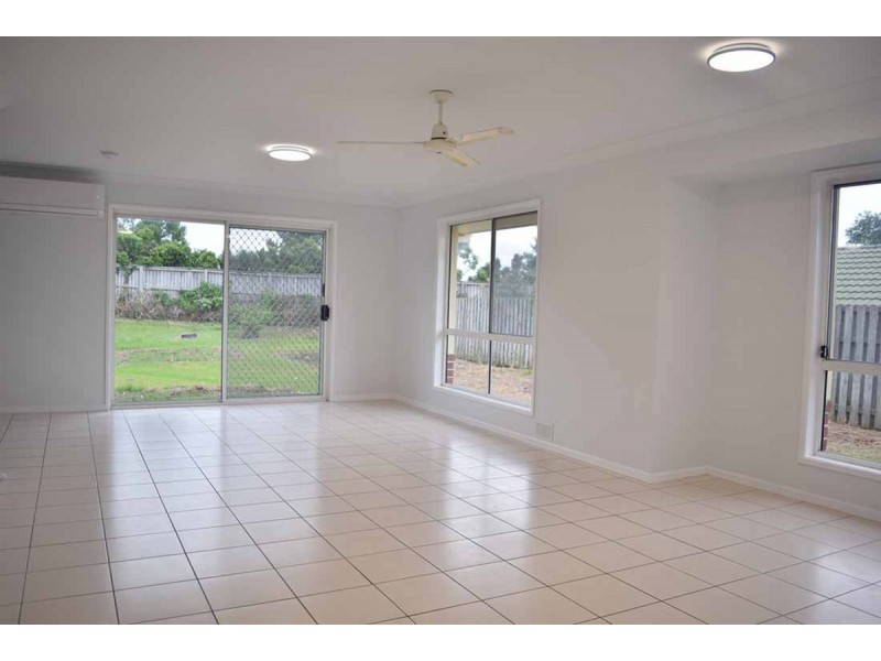 4 Queen Charlotte Court, Mudgeeraba QLD 4213