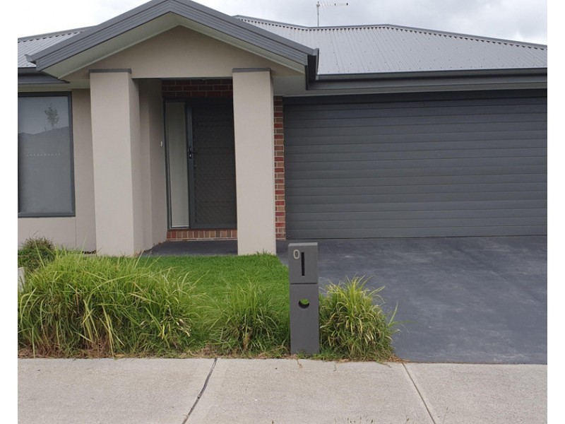 10 Otto Street, Cranbourne East VIC 3977
