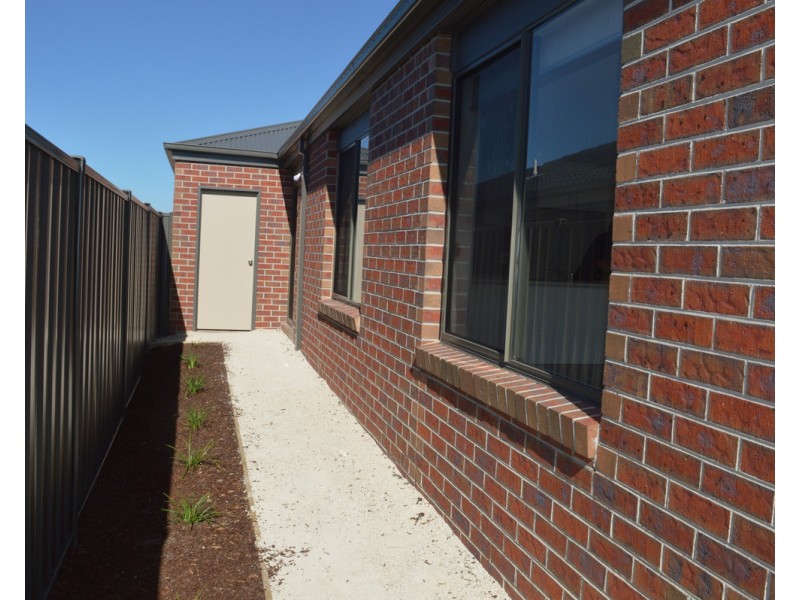 10 Otto Street, Cranbourne East VIC 3977