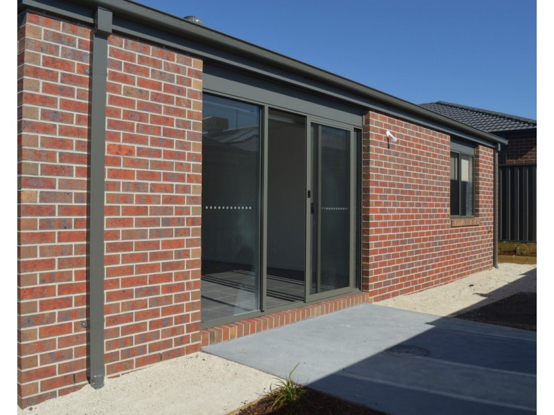 10 Otto Street, Cranbourne East VIC 3977