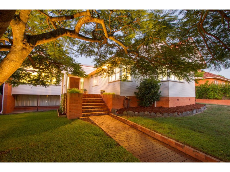 16 Bracken Street, Moorooka QLD 4105