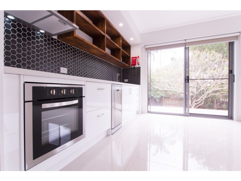 8 Wilkinson Crescent, Currumbin Waters QLD 4223