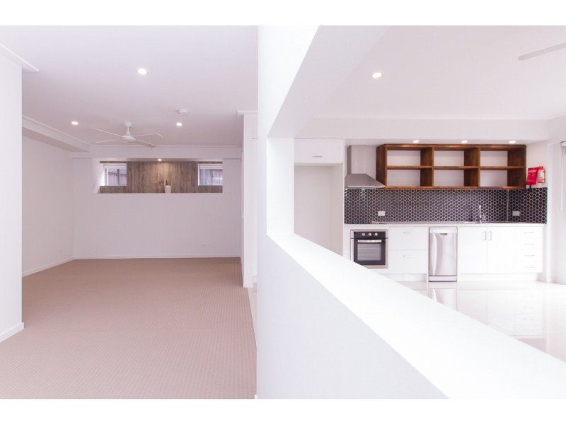 8 Wilkinson Crescent, Currumbin Waters QLD 4223