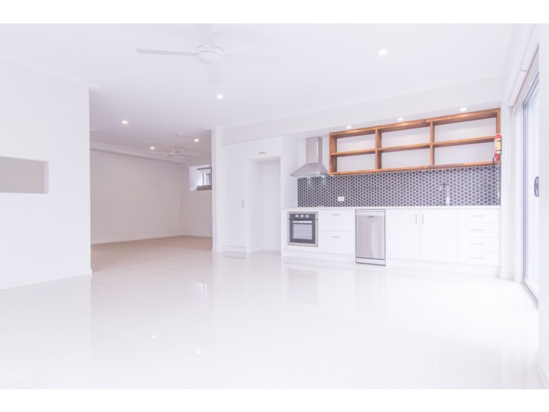 8 Wilkinson Crescent, Currumbin Waters QLD 4223
