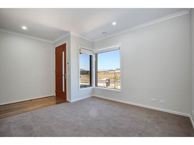 18 Melanda Drive, Melton South VIC 3338