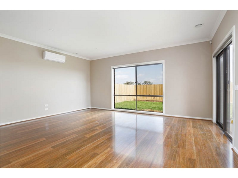 18 Melanda Drive, Melton South VIC 3338