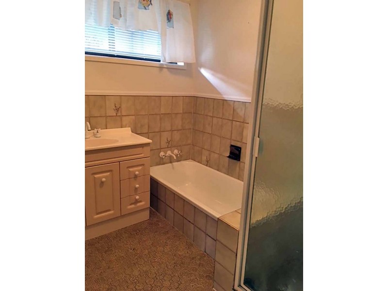 18 Westmoreland Boulevard, Springwood QLD 4127