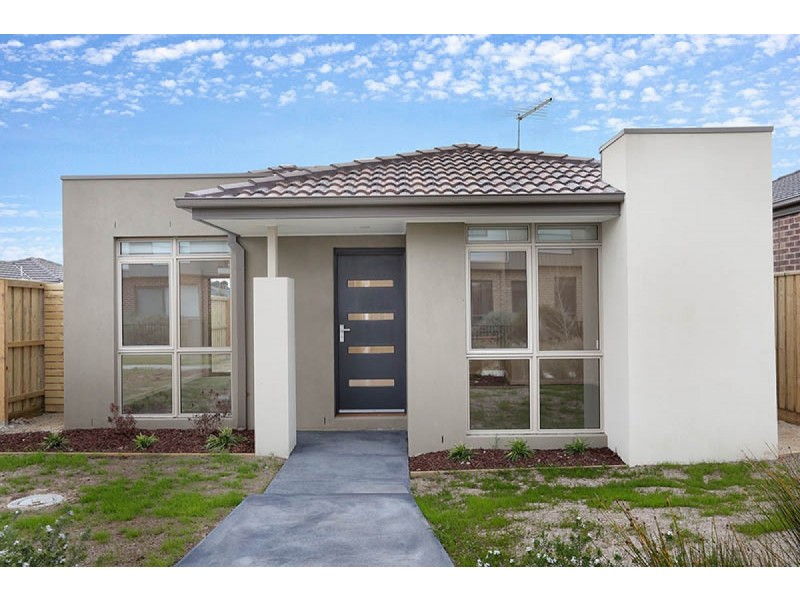 10 Topaz Way, Officer VIC 3809