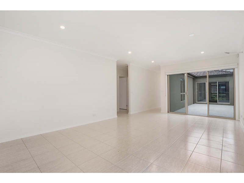 10 Topaz Way, Officer VIC 3809