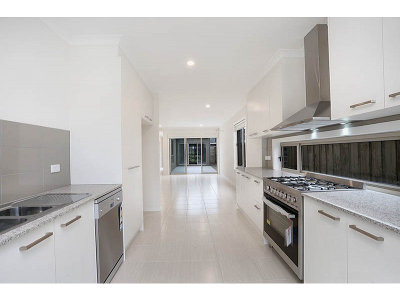 10 Topaz Way, Officer VIC 3809