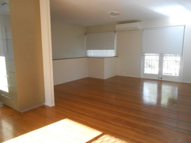 4 Hanlon Road, Petrie QLD 4502