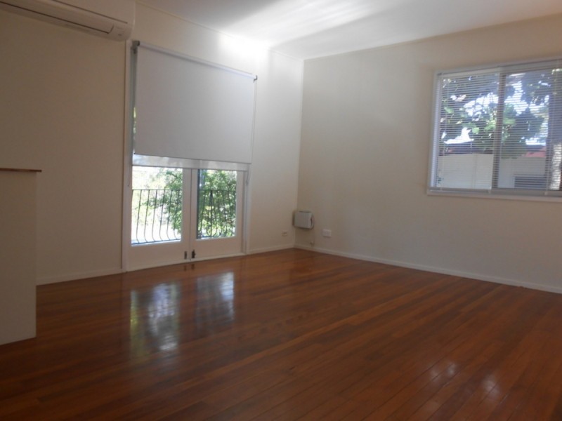 4 Hanlon Road, Petrie QLD 4502