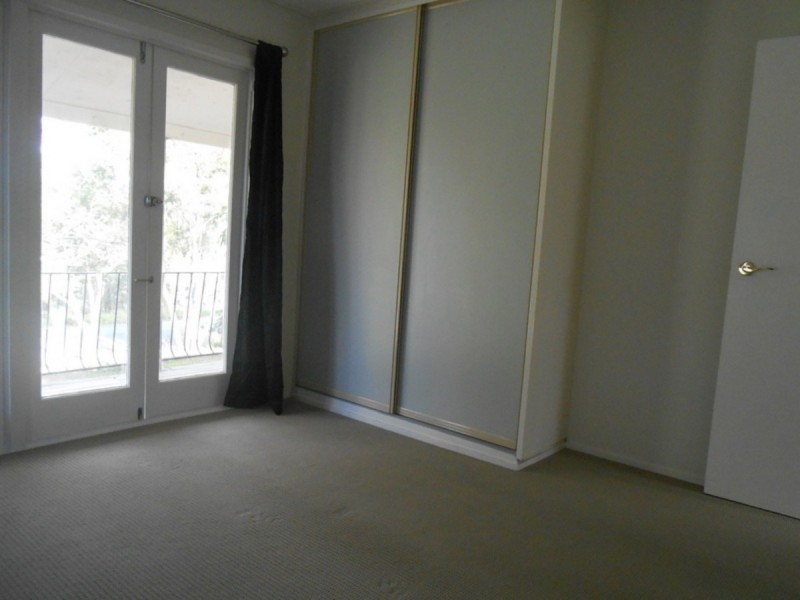 4 Hanlon Road, Petrie QLD 4502